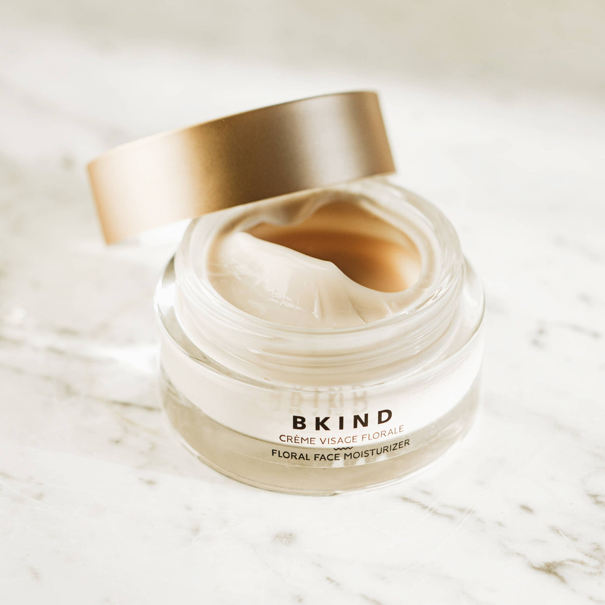 Floral face moisturizer with Hyaluronic Acid